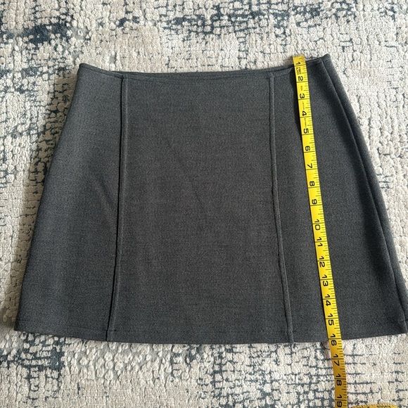 Miu Miu large A-line gray knit wool short skirt. Made in Italy. - Picture 2 of 7